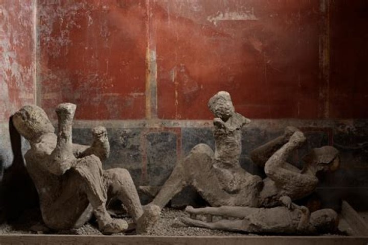 How fast did Pompeii become buried by ash?
