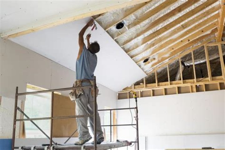 Should you stagger drywall joints on walls?